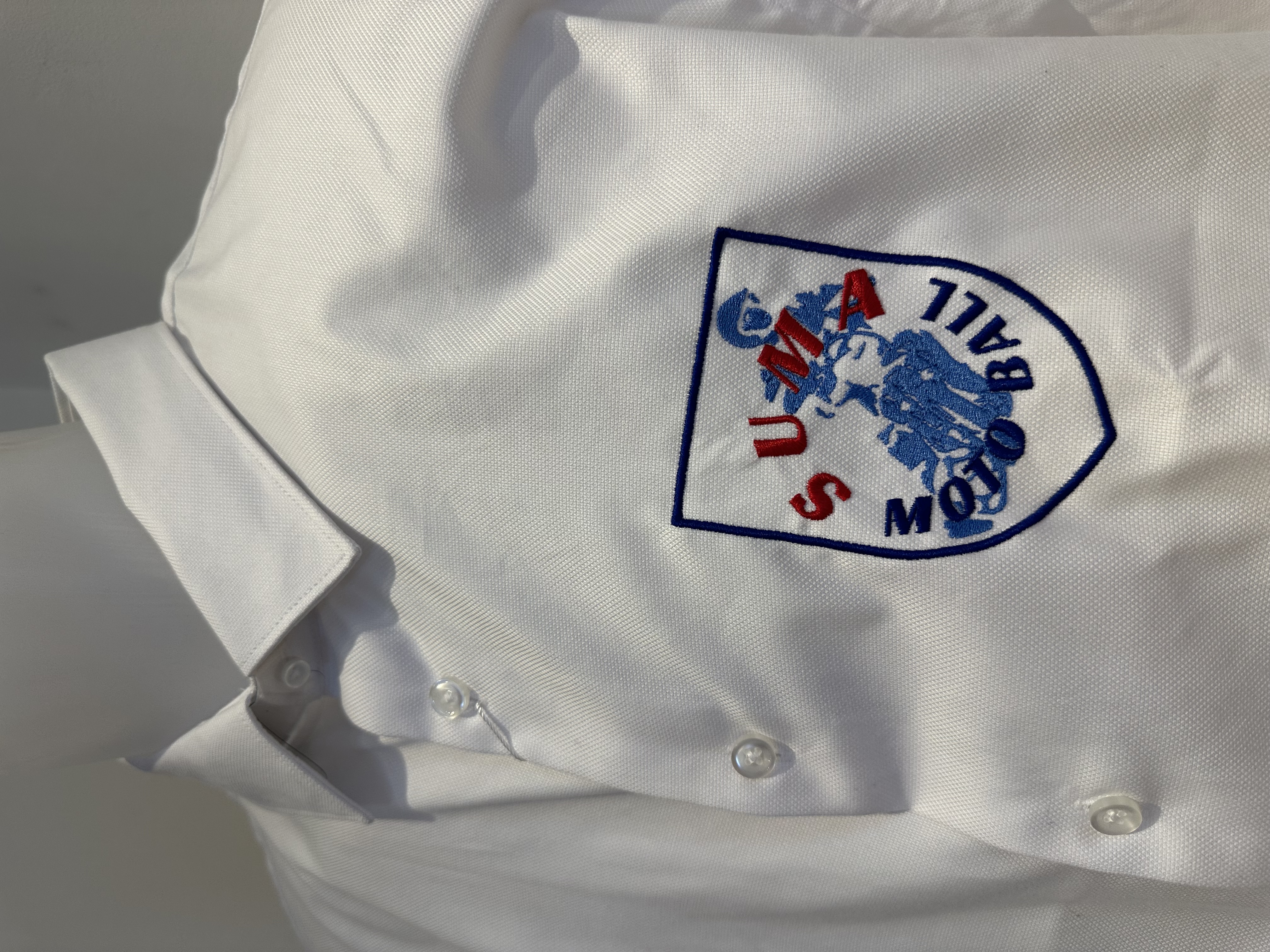 Broderie sur chemise pour le SUMA