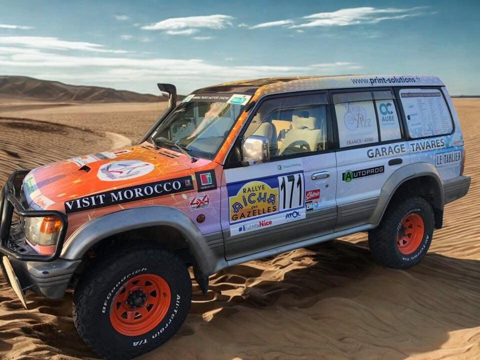 Création de la maquette du flocage du véhicule pour le RALLYE AÏCHA DES GAZELLES